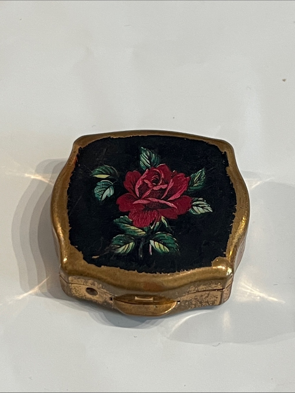 STRATTON FROM ENGLAND VINTAGE Gold-Tone PILL BOX Case with Red Rose Design